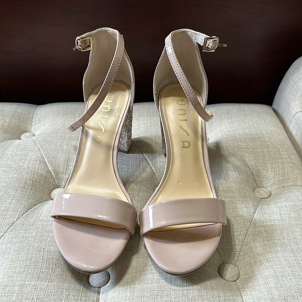 Unías heels